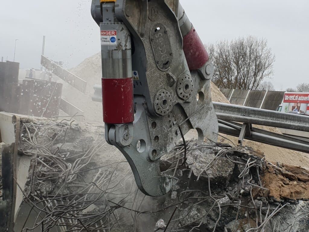 Demarec DCC-C 2-cylinder concrete crusher